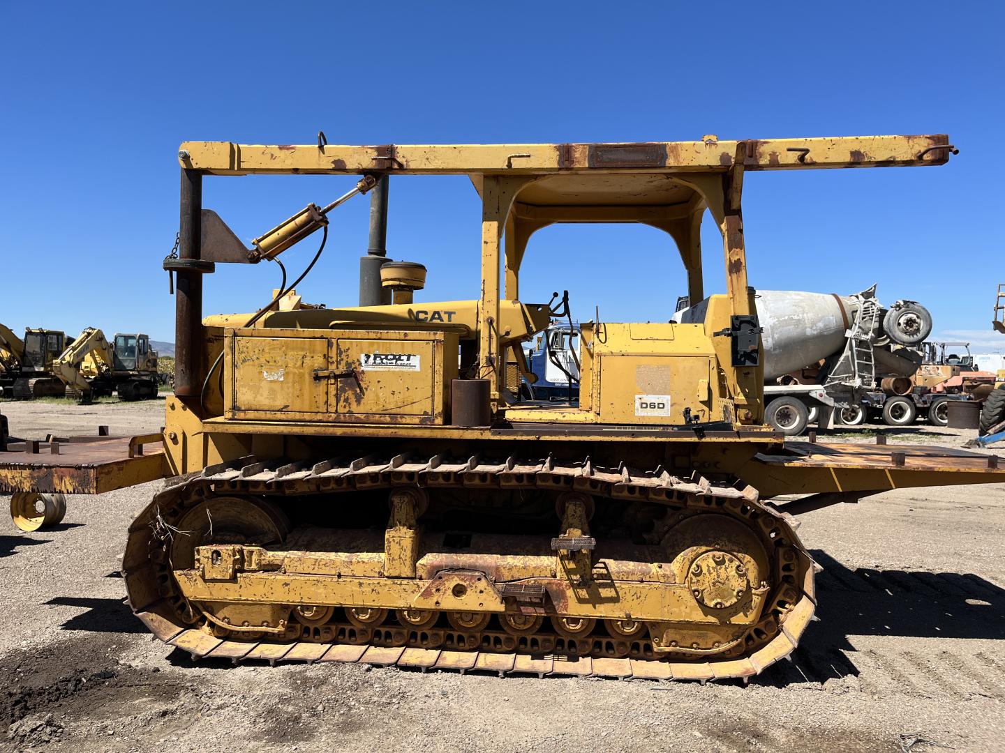 ./imagenes/INVOICE/2019/17075/TAPADOR FRONTAL CATERPILLAR D6D (12).JPG